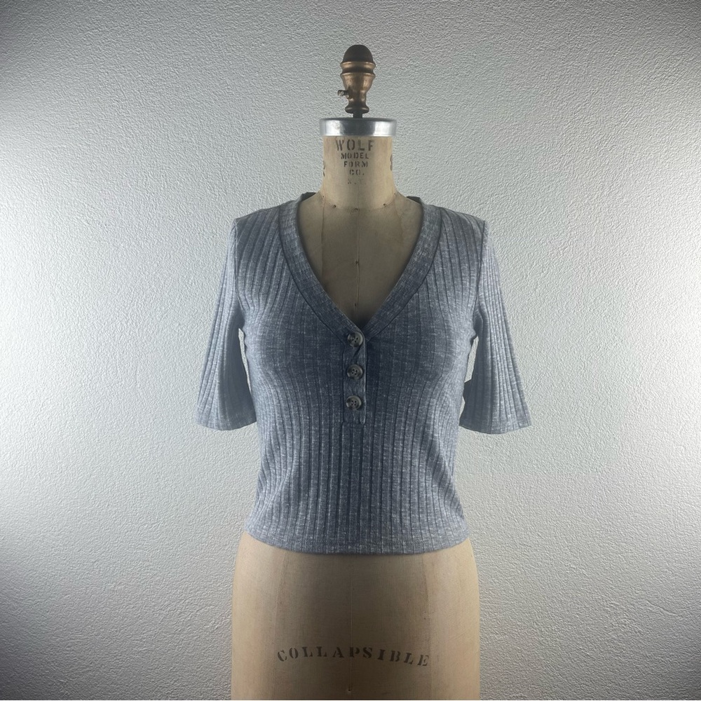 Arizona Jean Co l S Gray Vertical Rib V-Neck Henley Button Half Sleeve Crop Top